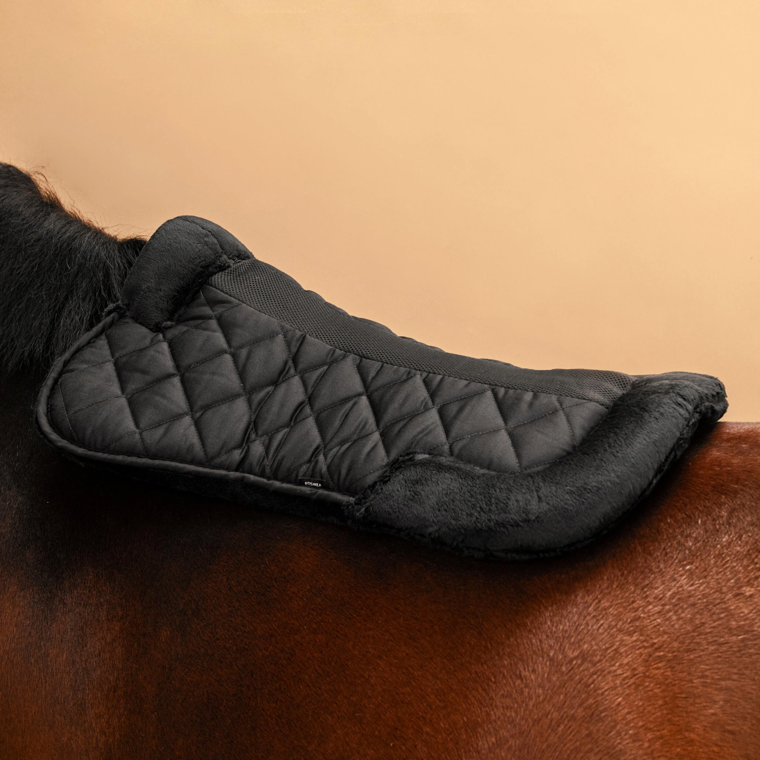 FOUGANZA Horse Riding Synthetic Sheepskin Saddle Pad For Horse And Pony 500 - Black - Image 2